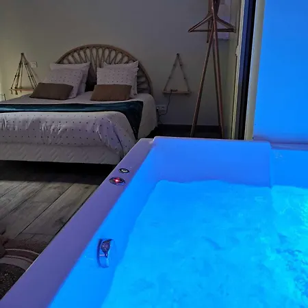 La Cour D'hortense Bed and Breakfast 4*