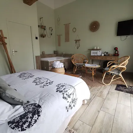 La Cour D'hortense Bed and Breakfast 4*